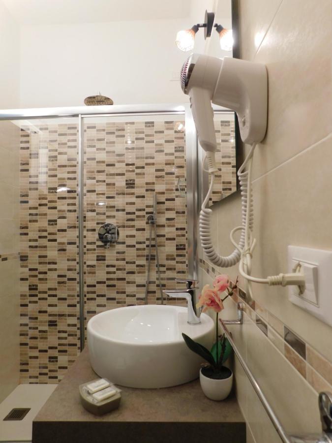 Porta Alla Croce Guest House Florencia Exterior foto