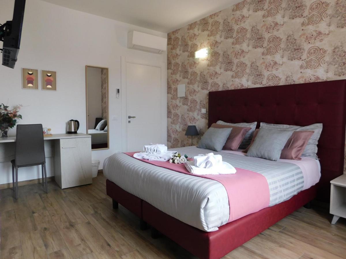 Porta Alla Croce Guest House Florencia Exterior foto