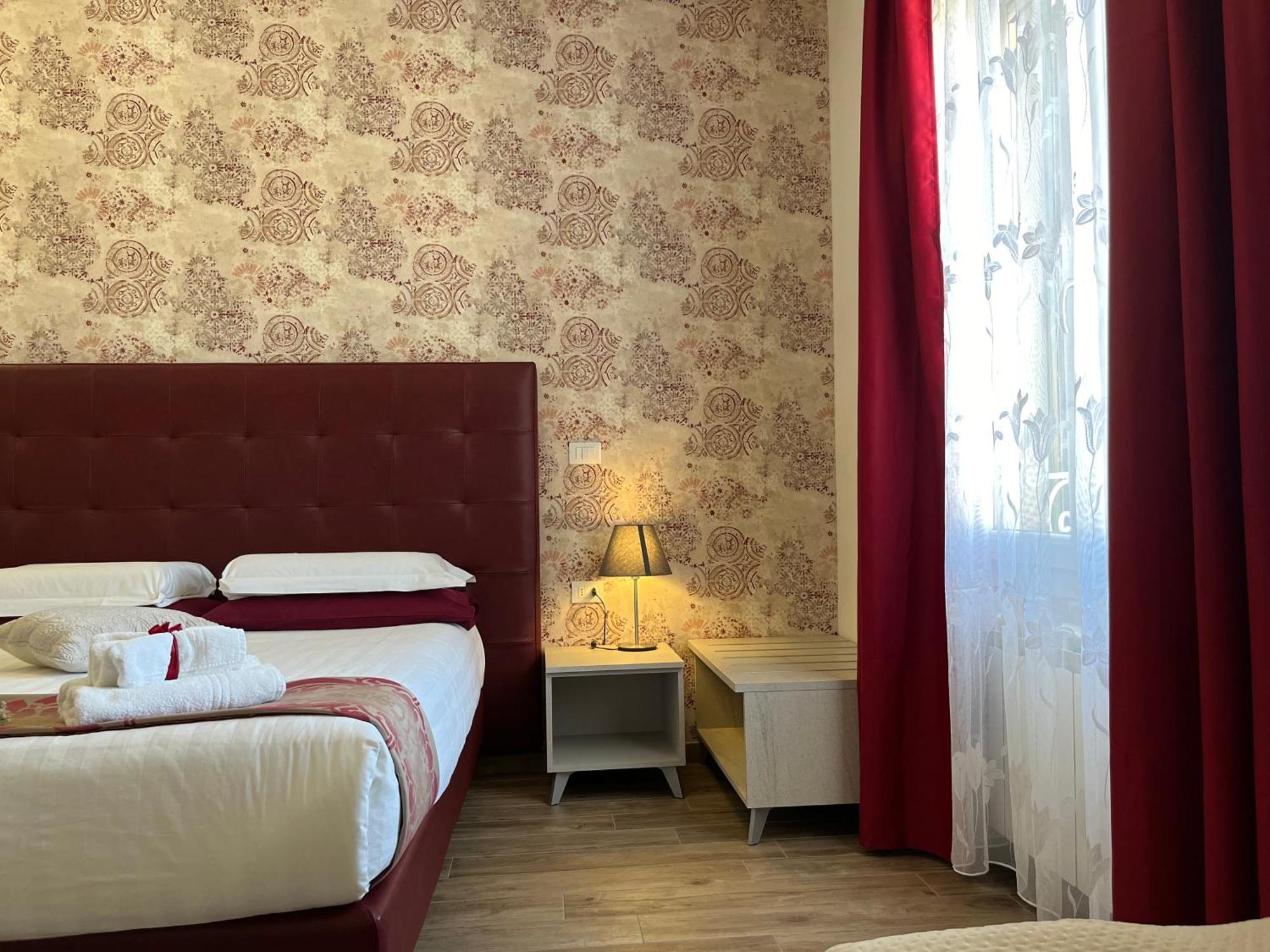 Porta Alla Croce Guest House Florencia Exterior foto